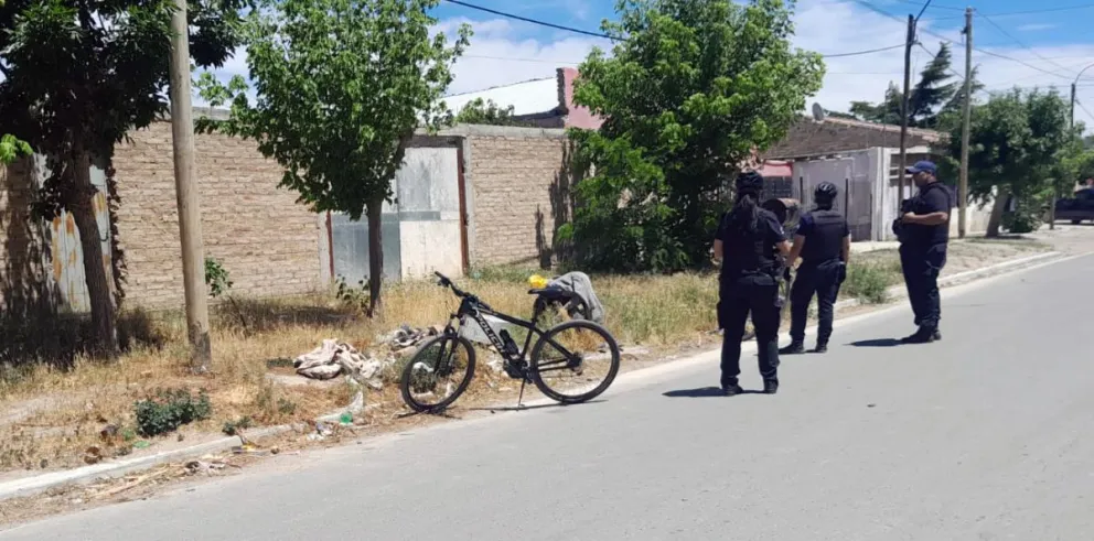 Atraparon a un joven que circulaba con elementos robados de una casa