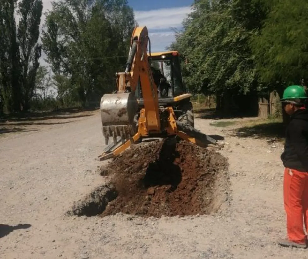 Precaución al circular: comenzó la obra de cordón cuneta en Chacra Monte