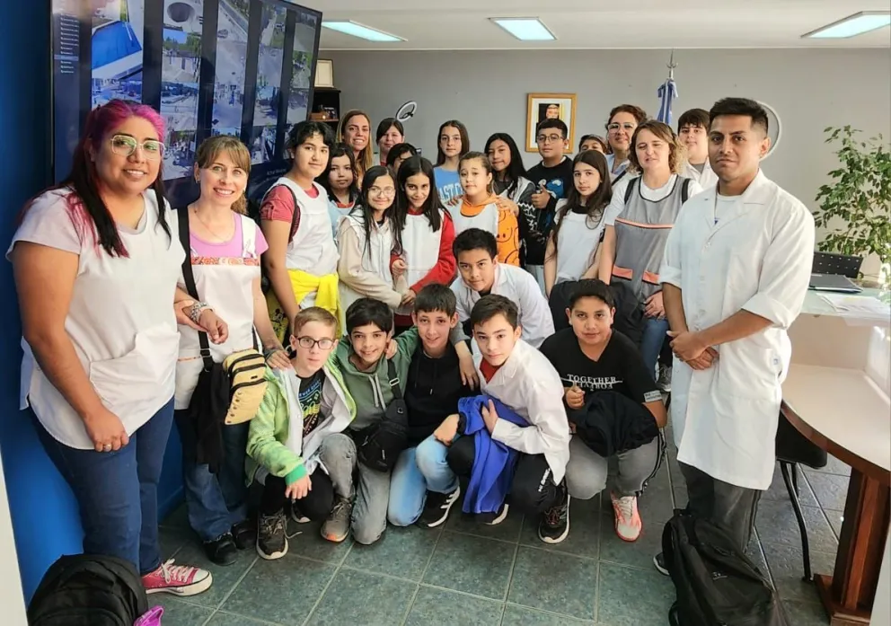 Estudiantes de Roca recorrieron las instituciones municipales en una visita educativa