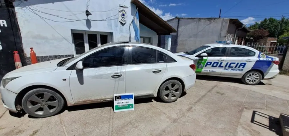 Recuperan auto robado que tenía pedido de secuestro en Neuquén