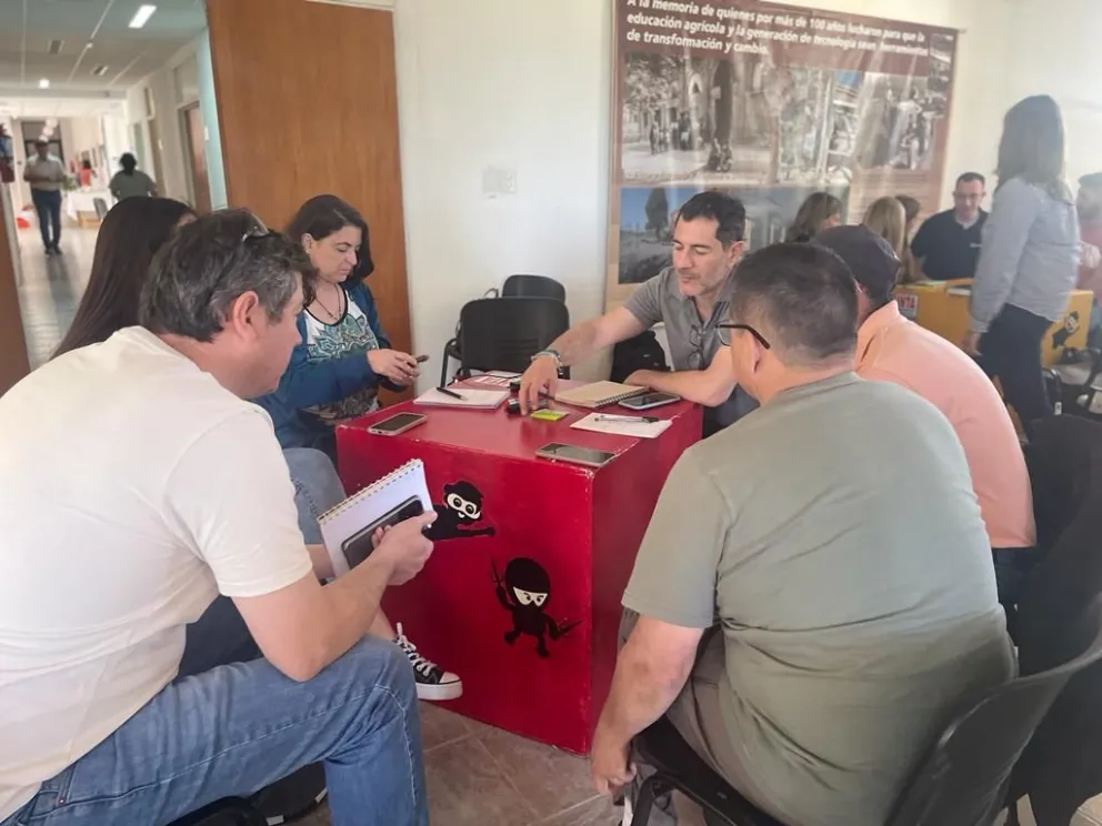 Productores frutícolas se capacitaron en "Design Thinking" en Roca