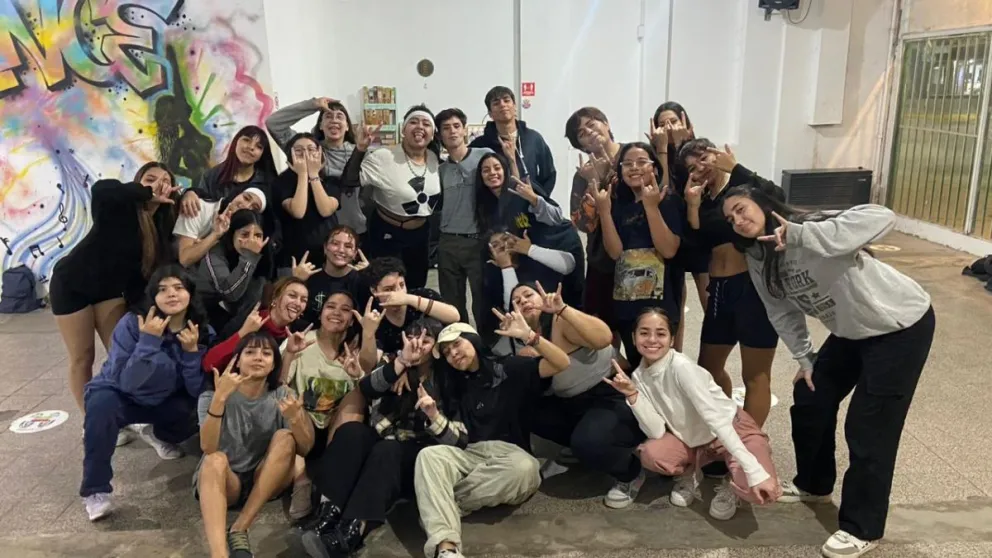 Bailarines roquenses realizan una urna solidaria para costear un viaje a una competencia nacional