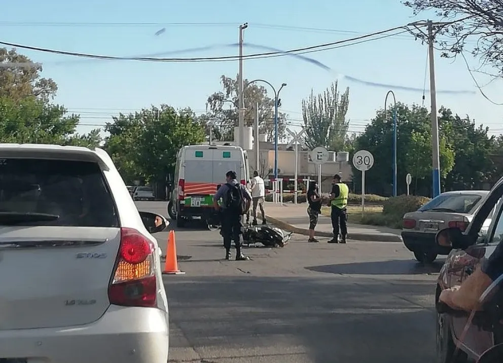 Una moto y una bicicleta colisionaron en Misiones y 9 de Julio