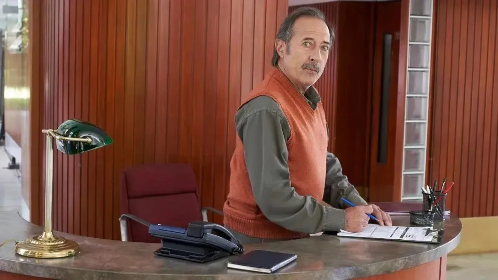 Qué dice el personaje de Francella sobre una ciudad de Río Negro en El Encargado 2