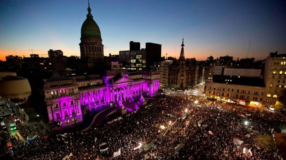 La función del Ministerio de Mujeres y las políticas que están en riesgo con su cierre