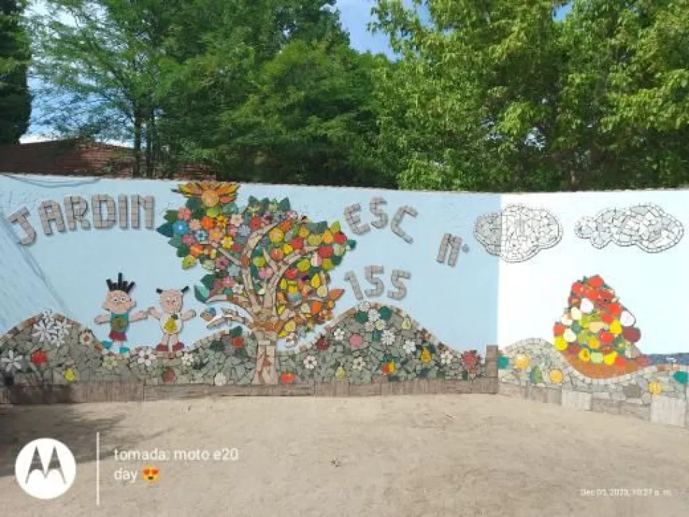 La Escuela Primaria 155º tiene un nuevo mural de mosaiquismo  