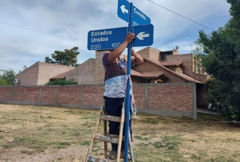 Piden más carteles y coherencia en la señalización de la ciudad 