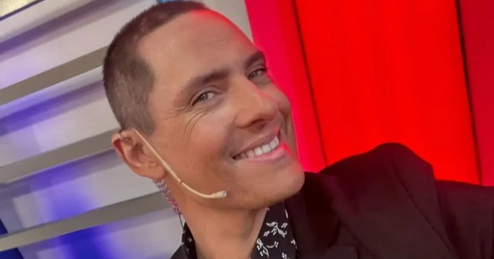 Político reconocido intenta reconquistar a su ex pareja modelo