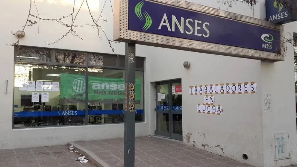 Continúan los problemas en la atención de la Sede ANSES de Roca