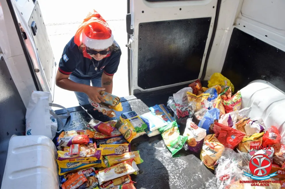 Continúa la colecta navideña para llevar golosinas a los barrios más necesitados