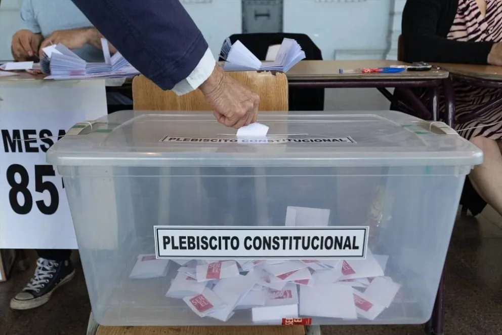 Plebiscito en Chile: el pueblo eligió por segunda vez mantener la Constitución de Pinochet