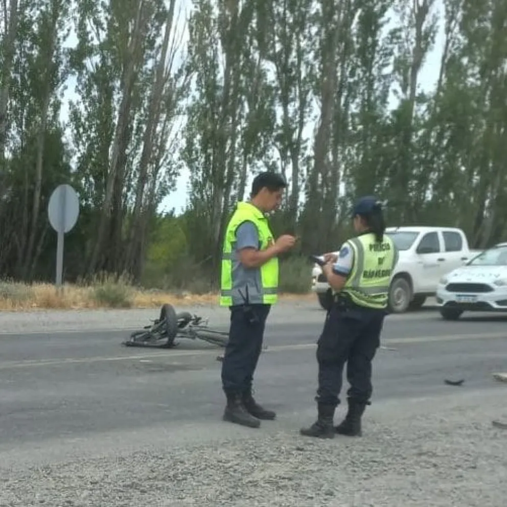 Un vehículo impactó a un hombre en bicicleta sobre ruta 22