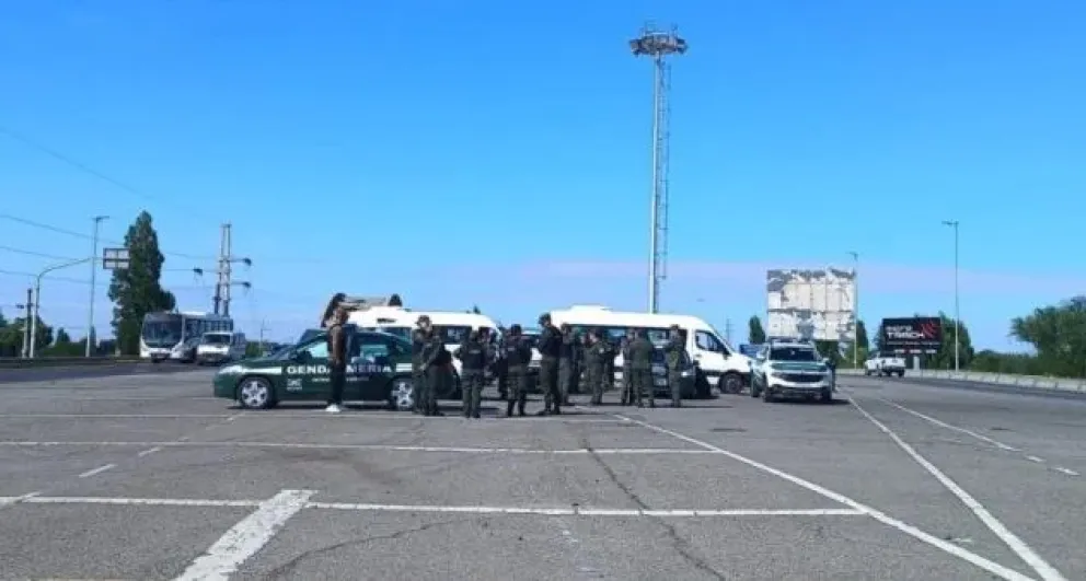 Protocolo Antipiquetes: Gendarmería también subió a los colectivos en la región