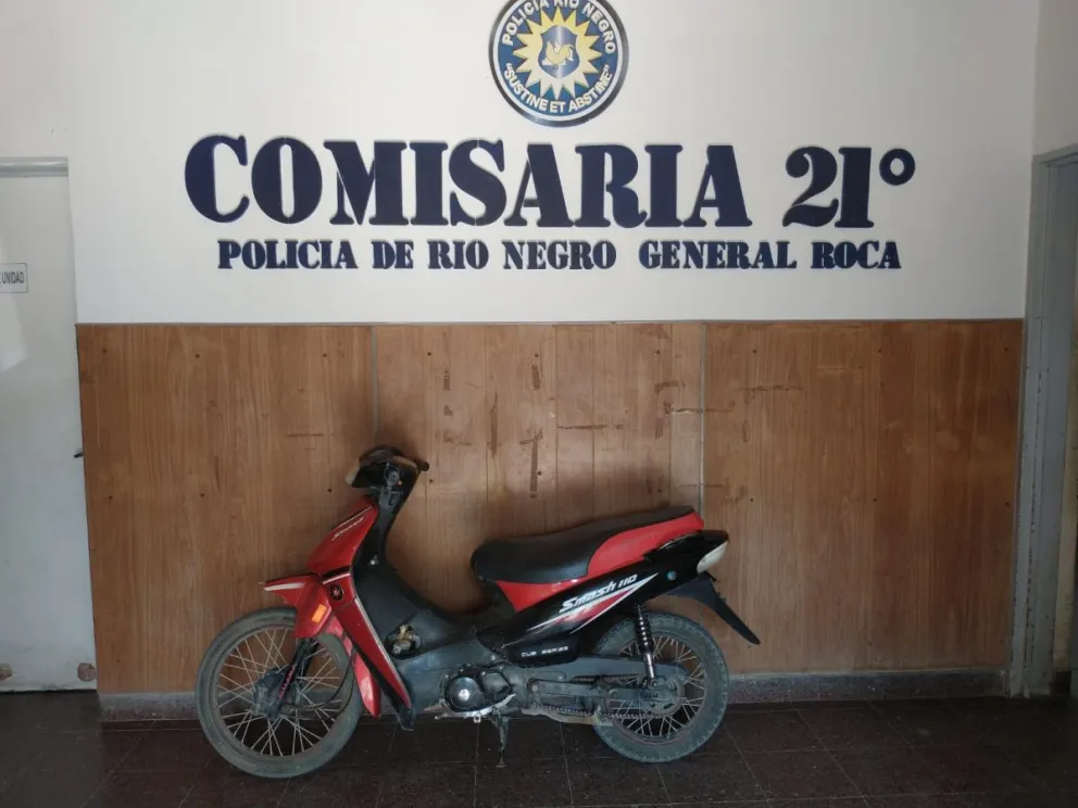 Recuperan en Roca un moto que había sido robada hace más de un año en Barda del Medio