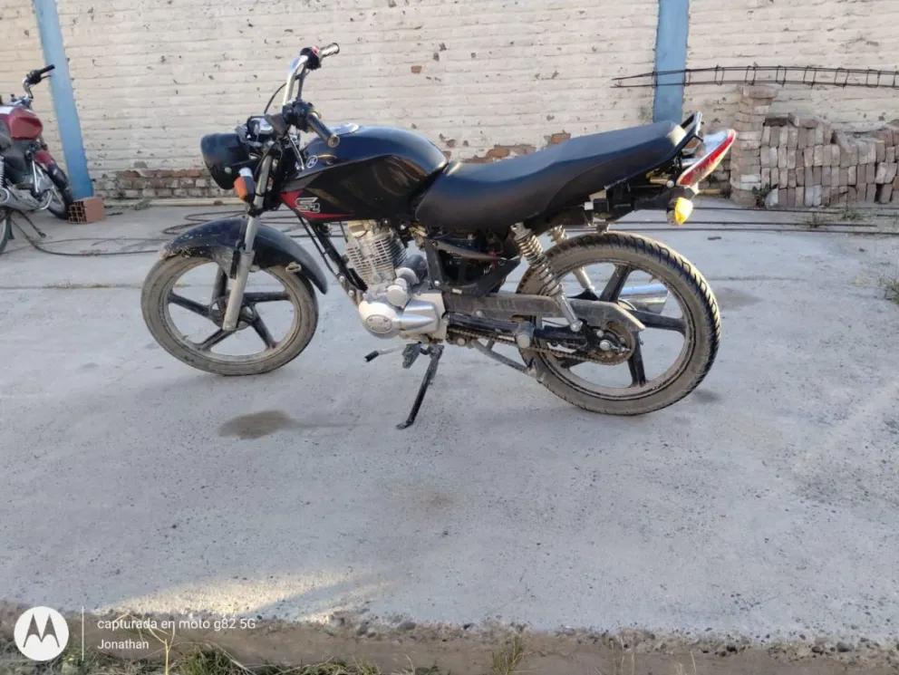 Un joven de 18 años manejaba una moto robada y se la retuvo la policía