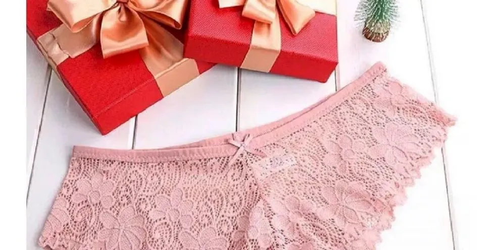 El significado detrás de la bombacha rosa en Navidad