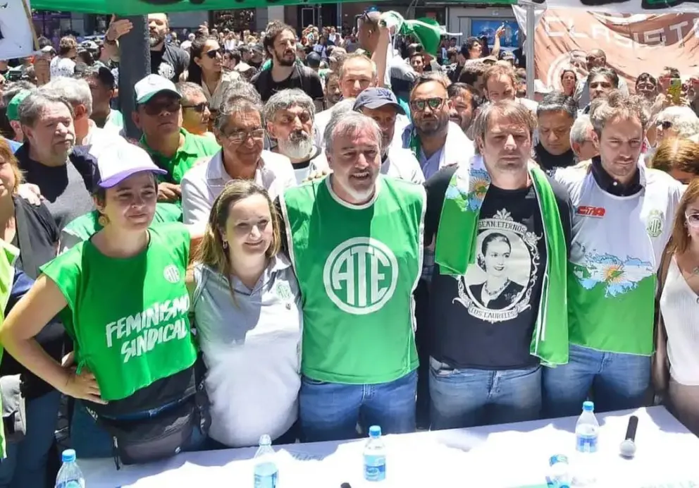 “Si al mega decreto se le suma la Ley Ómnibus, estamos frente a una reforma constitucional encubierta”