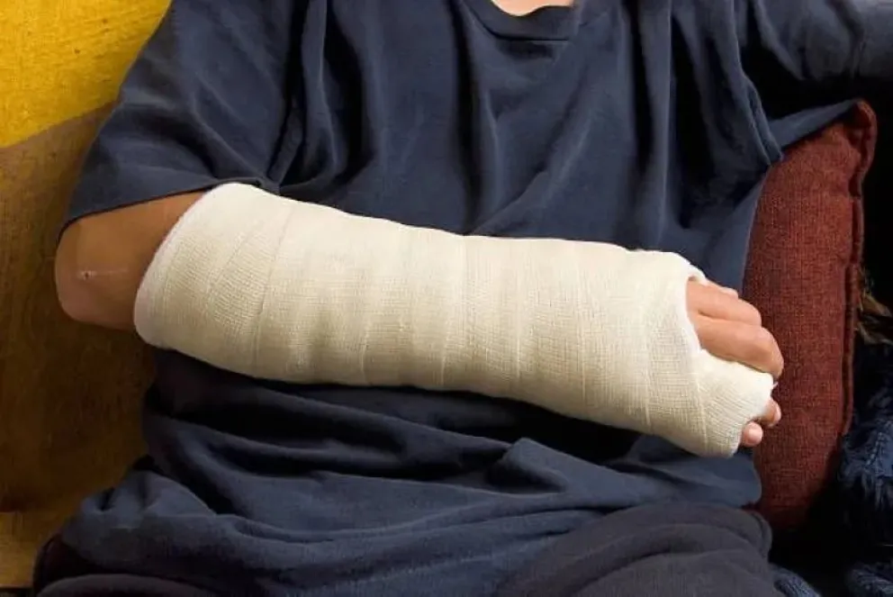 Insolito: un hombre intento entrar a robar a un comercio estando enyesado