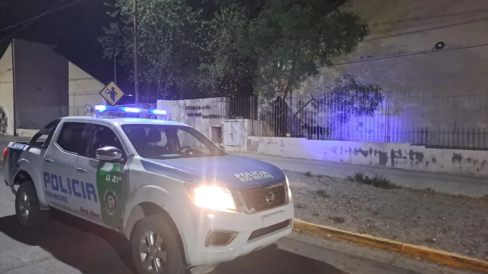 Atacó a la policía con un cuchillo carnicero tras su intento de robo a la Escuela 275