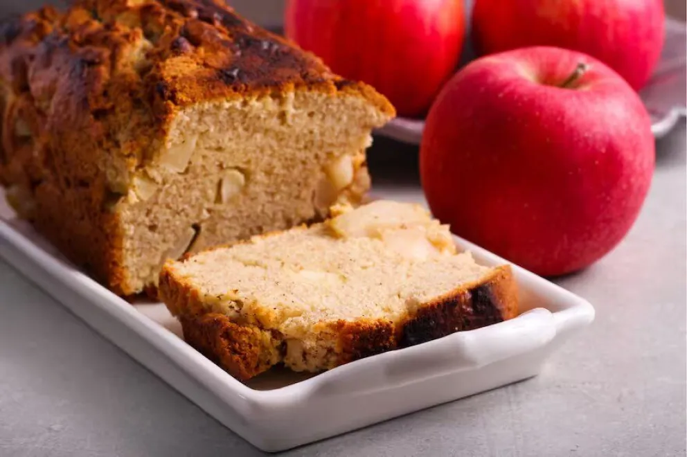 Cómo preparar un budín de manzana súper esponjoso: seguí el paso a paso