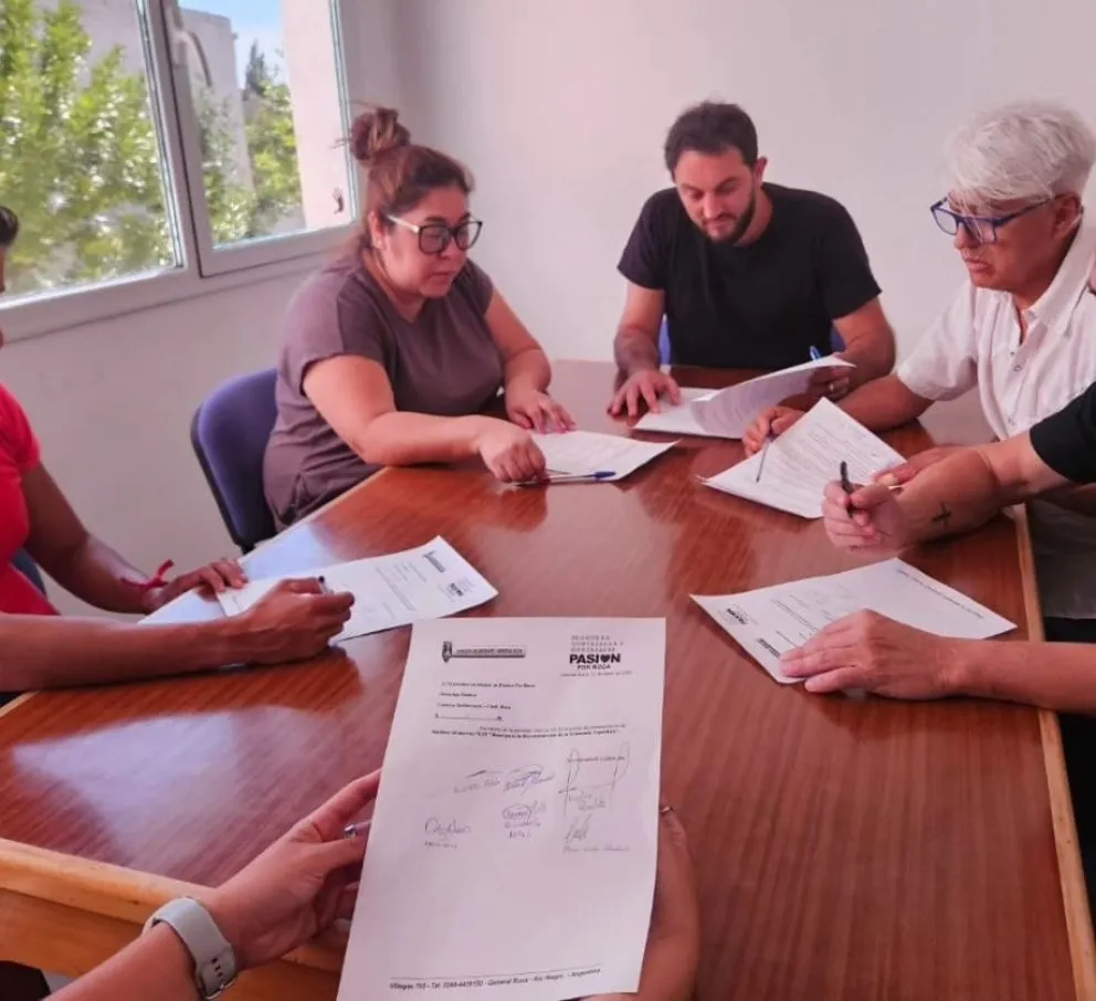 Concejales de Roca presentaron un proyecto en rechazo al DNU de Javier Milei