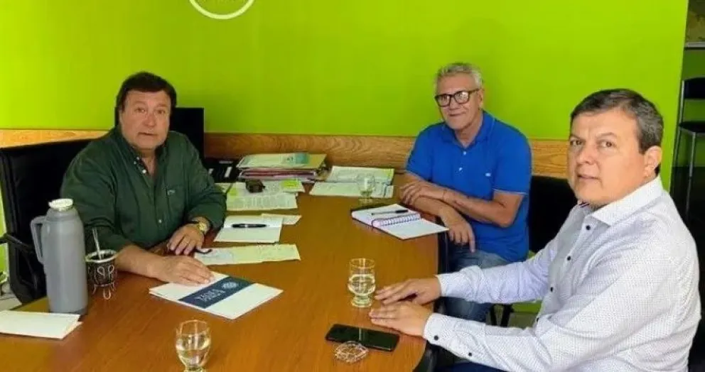 Weretilneck recorre el Alto Valle y se reúne con los jefes comunales