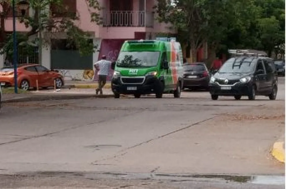 Mismo cruce, distinto choque: Un Hyundai y un Peugeot chocaron en Don Bosco y Canalito