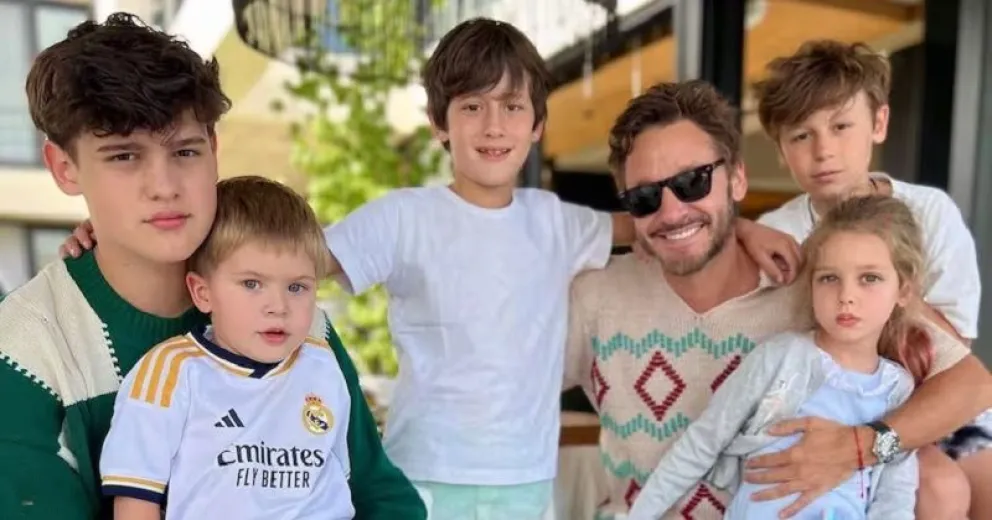 El álbum de fotos de Benjamín Vicuña de vacaciones en familia con sus cinco hijos