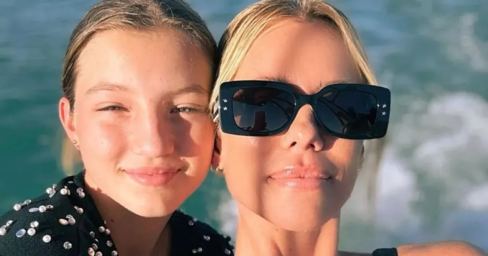 At the beach, Allegra Cubero surprises everyone with her striking resemblance to Nicole Neumann