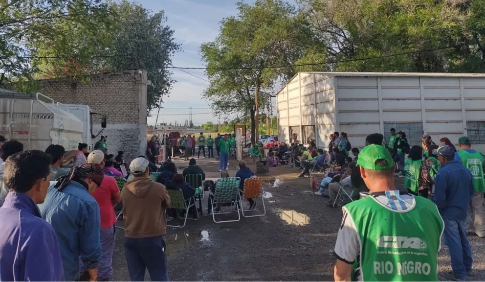 Despidos de municipales en Regina: Albrieu convoca al diálogo y ATE suspende por 48 horas la protesta