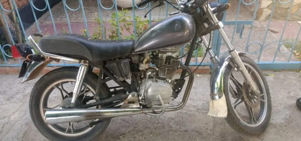 Robaron una moto del patio de una casa  y la recuperaron horas más tarde