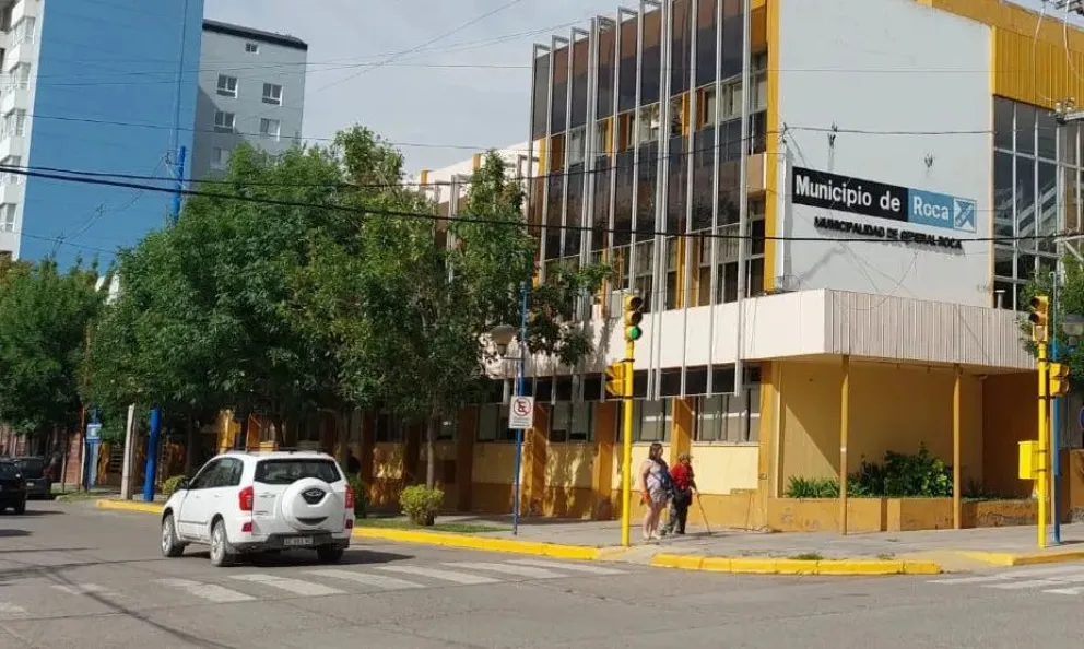 Implementan una nueva reserva de estacionamiento en la calle Sarmiento 