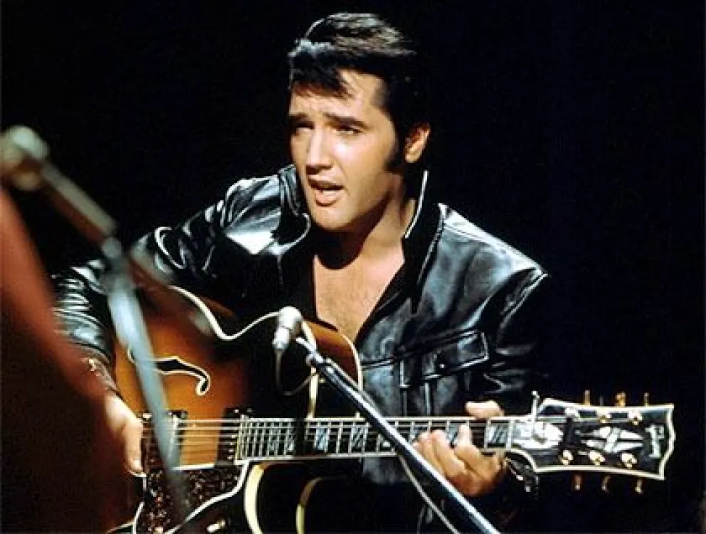 Regresa la estrella del rock: Elvis Presley vuelve a los escenarios en forma de holograma