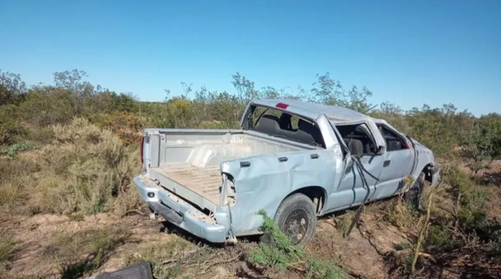 Una pareja murió y sus nenes quedaron internados tras volcar en Ruta 251 