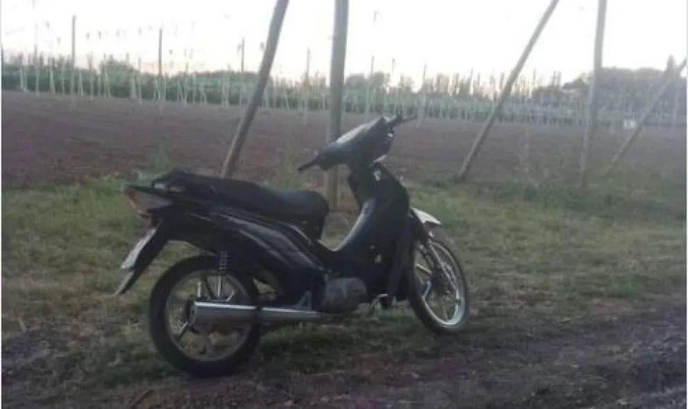 Fue a jugar al predio La Española y se volvió sin la moto