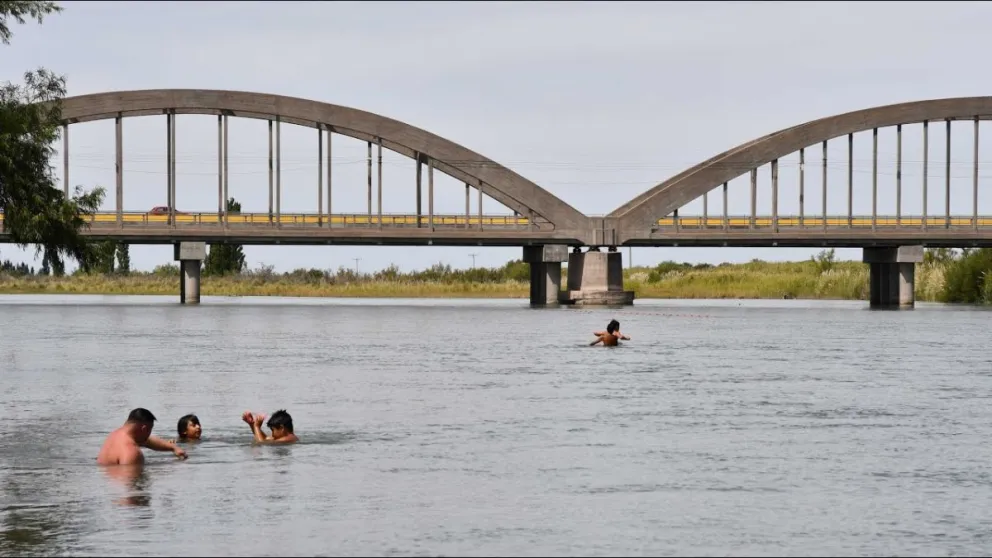 Un joven del Alto Valle falleció tras sufrir una descompensación en un balneario municipal