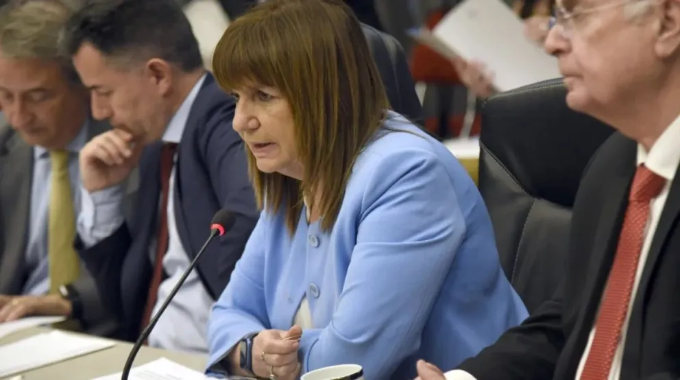 Retiran el artículo que obligaba a pedir permiso para reuniones de 3 o más personas en la vía pública