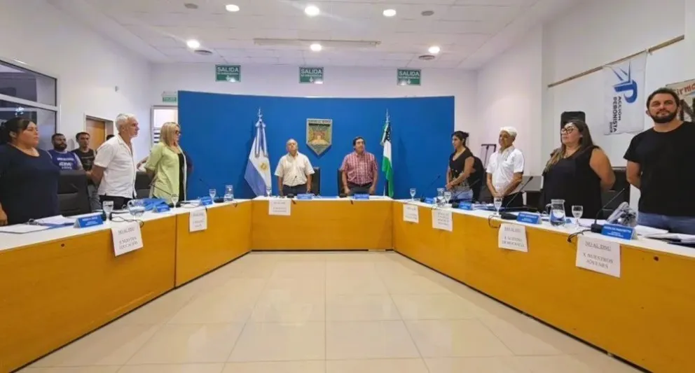 Manifestación masiva y un Concejo Deliberante colmado para el rechazo al DNU y la ley "Ómnibus" de Milei