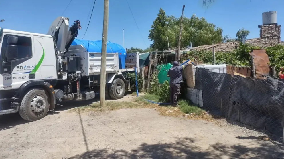Aguas Rionegrinas está reparando la bomba impulsora que suministra agua a barrio Nuevo