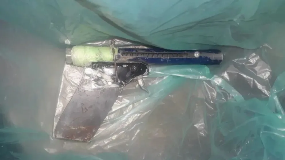 Roca: un niño llevó un arma tumbera a su casa porque se lo pidió un amigo