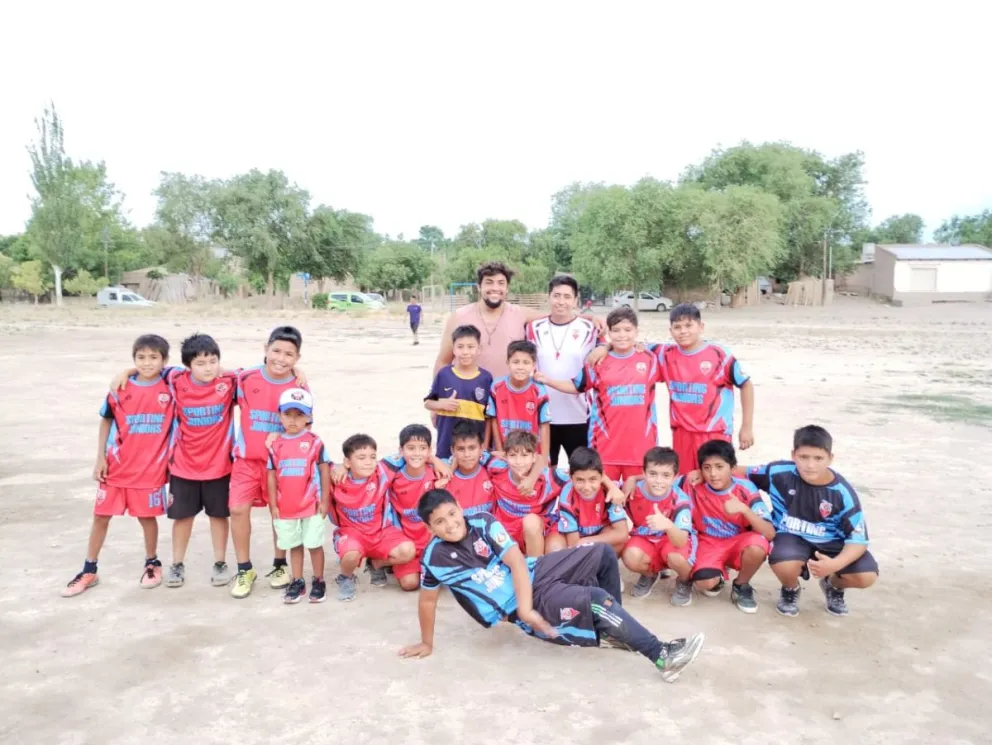 Sporting Juniors, el equipo del barrio Alta Barda que con mucho esfuerzo participará del Mundialito 