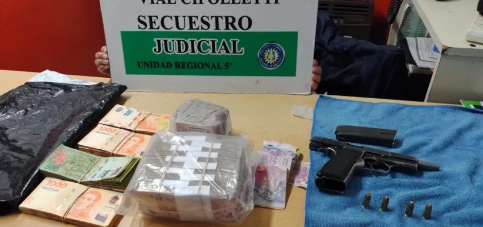 Circulaban armados y con más de medio millón de pesos por Ruta 22