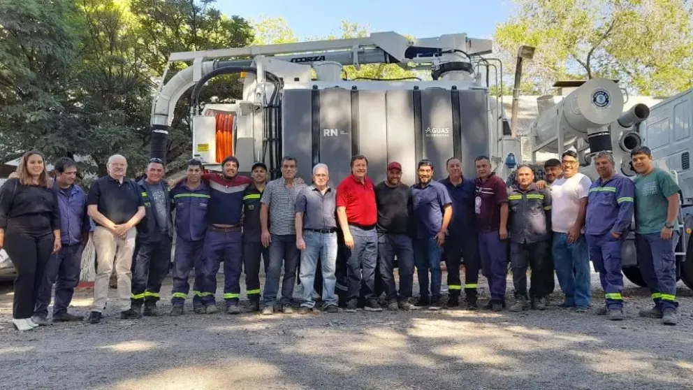 El gobernador entregó a ARSA equipamiento de vanguardia para mejorar el servicio en Roca