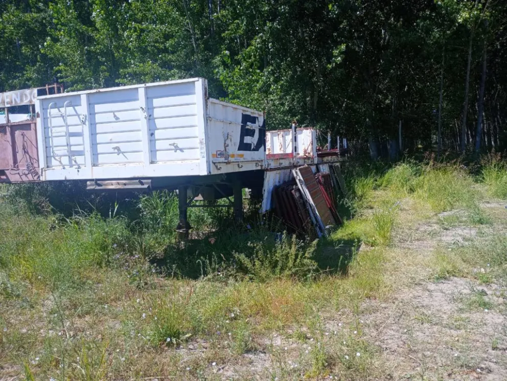 Tras varios allanamientos, la policía logró recuperar dos bateas de camión robadas