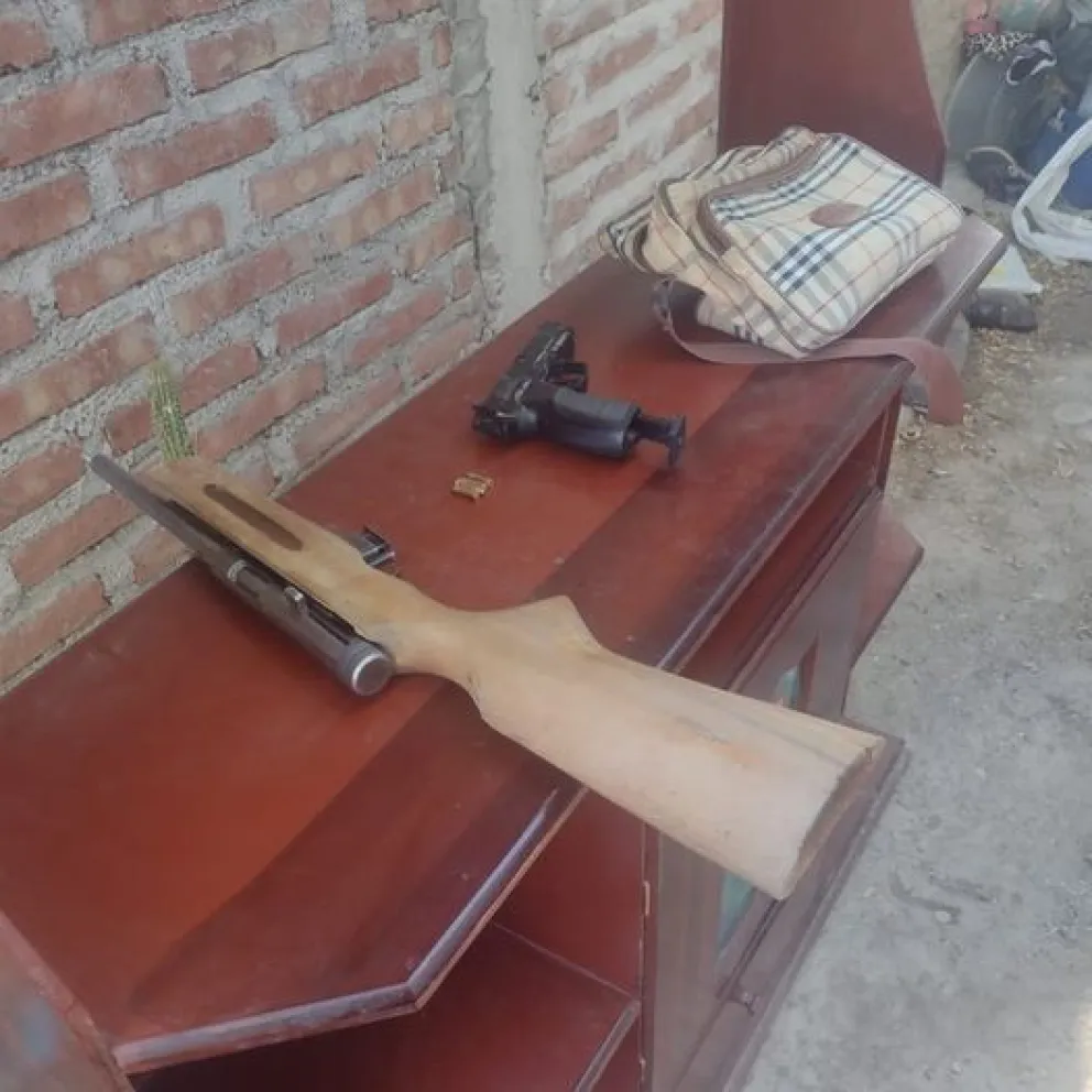 Secuestran armas de fuego en allanamiento por amenazas y robo