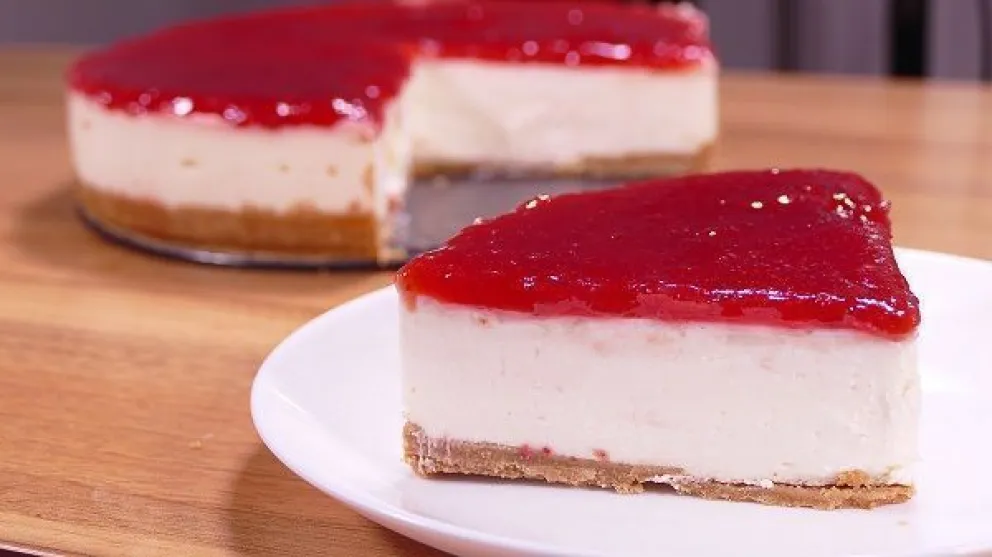 Dulce capricho: Torta de queso con fresa, ¡y sin encender el horno!
