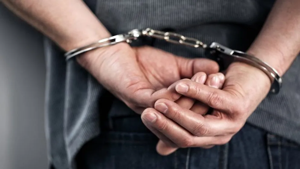 Circulaba por el centro de Roca con una moto robada y fue detenido tras una persecución 