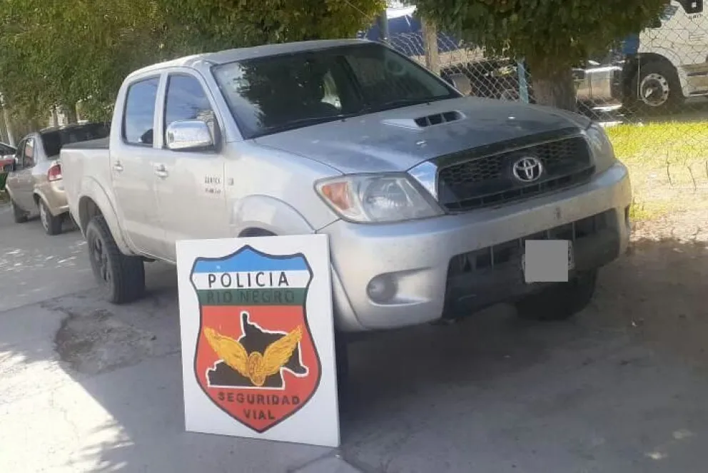 Detuvieron una camioneta con irregularidades que circulaba por Ruta 22