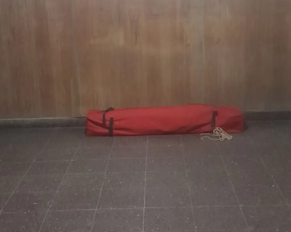 Reconocido ladrón de Roca fue detenido luego de robar un gazebo de un auto