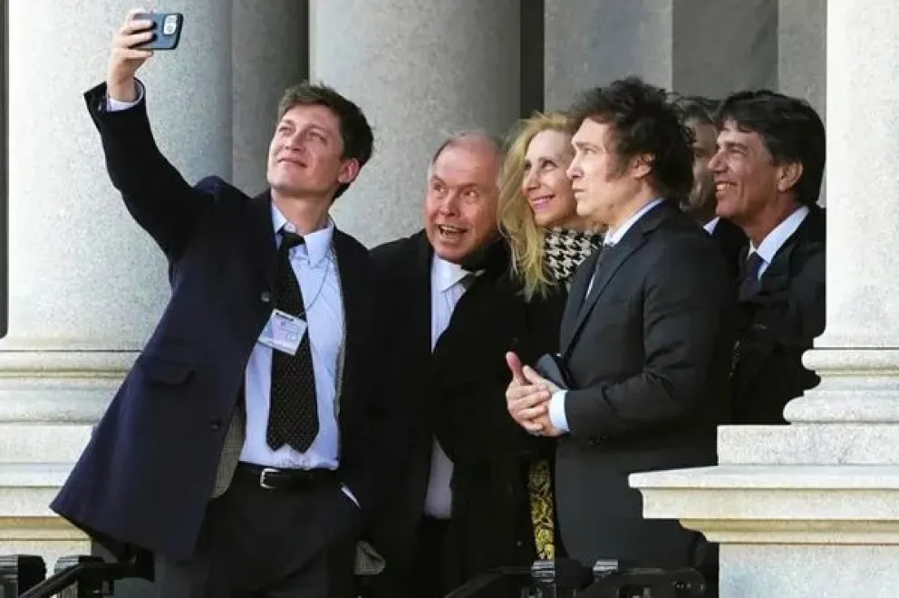 Designan a Santiago Caputo como asesor presidencial 